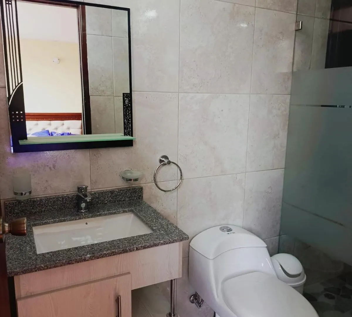 Spacious Private Rooms Close To American Embassy Quito Homestay