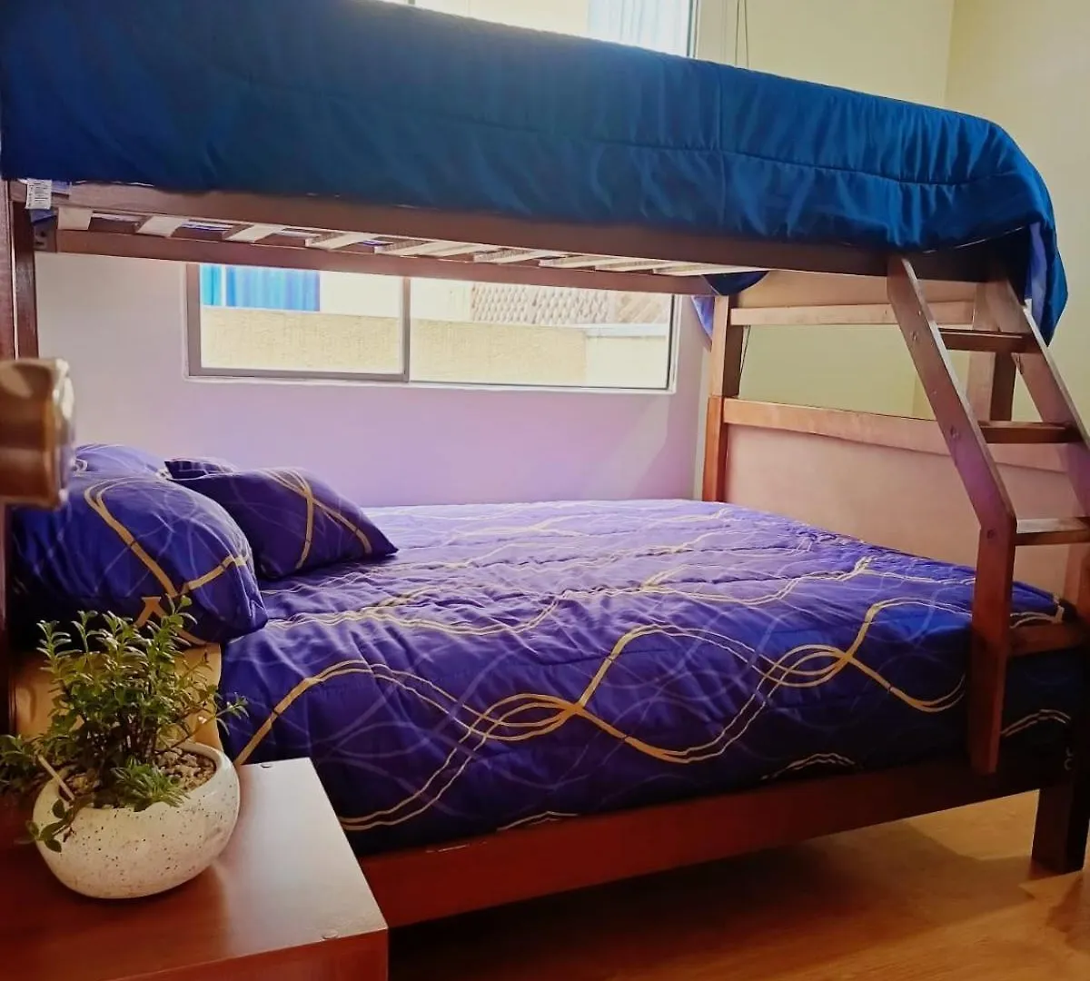 Spacious Private Rooms Close To American Embassy Quito